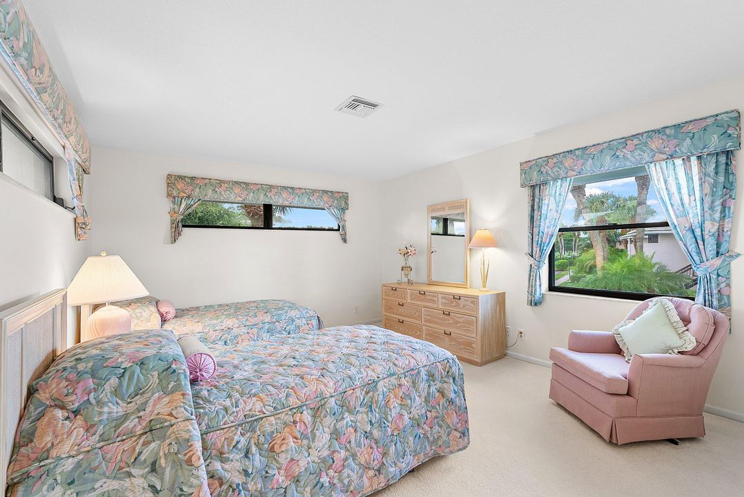 For Sale: $325,000 (2 beds, 2 baths, 1737 Square Feet)