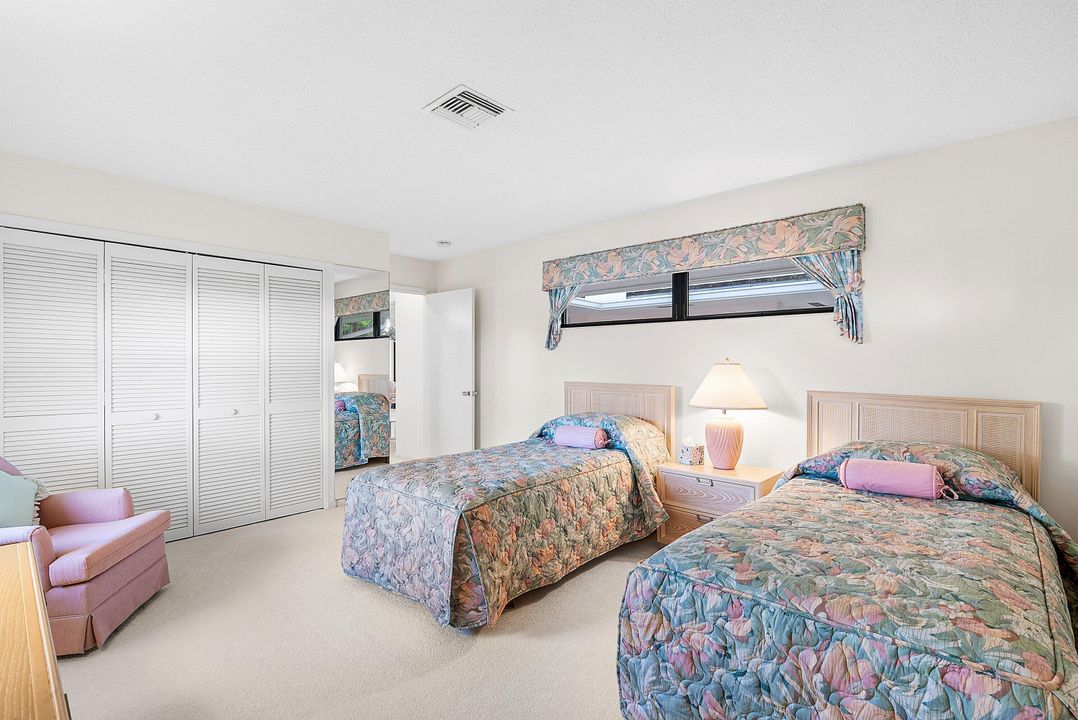 For Sale: $325,000 (2 beds, 2 baths, 1737 Square Feet)