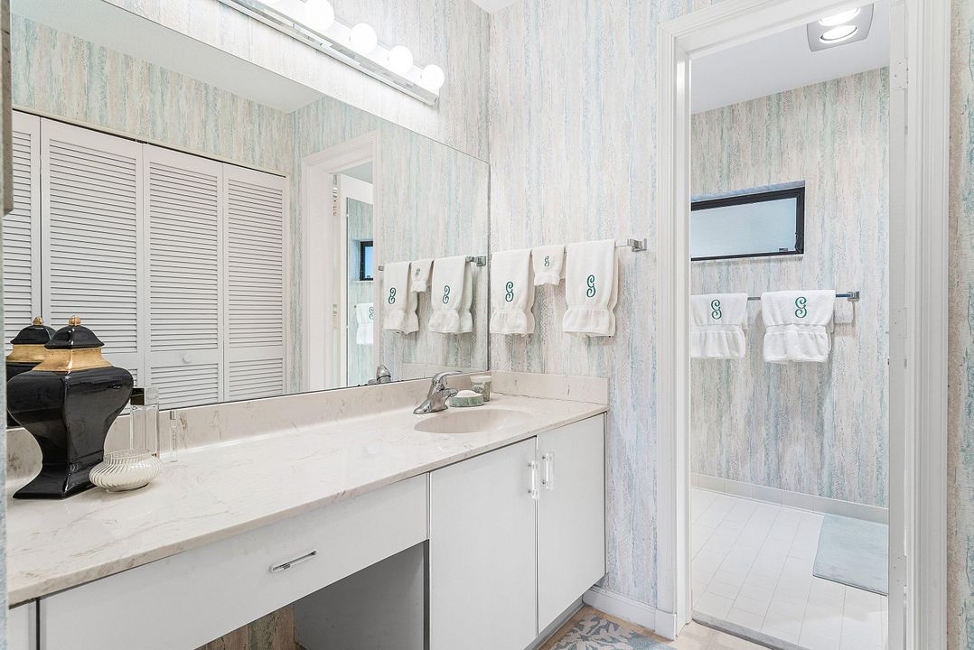 For Sale: $325,000 (2 beds, 2 baths, 1737 Square Feet)