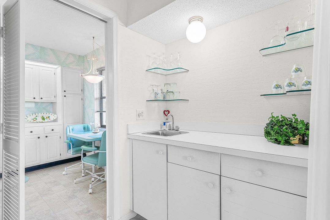 For Sale: $325,000 (2 beds, 2 baths, 1737 Square Feet)