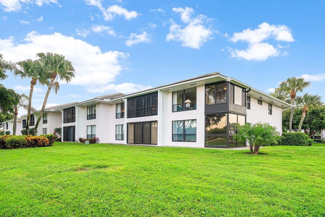 For Sale: $325,000 (2 beds, 2 baths, 1737 Square Feet)