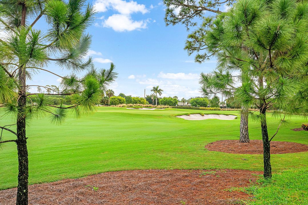 For Sale: $325,000 (2 beds, 2 baths, 1737 Square Feet)