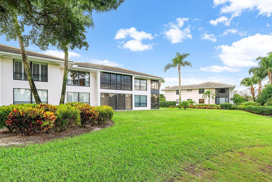 For Sale: $325,000 (2 beds, 2 baths, 1737 Square Feet)