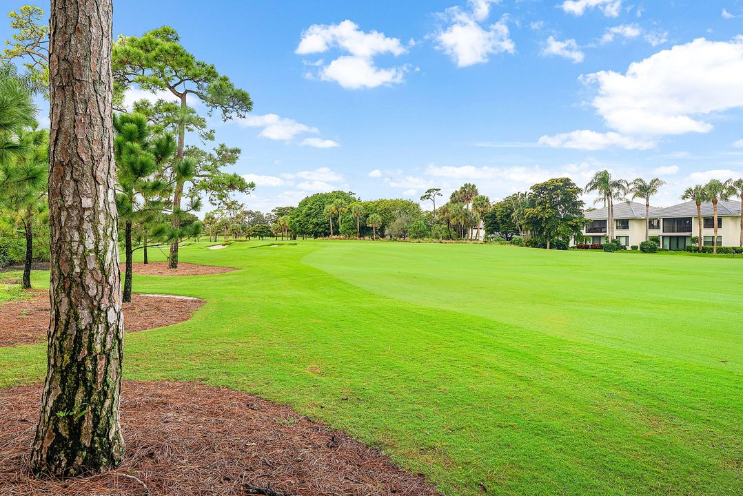 For Sale: $325,000 (2 beds, 2 baths, 1737 Square Feet)