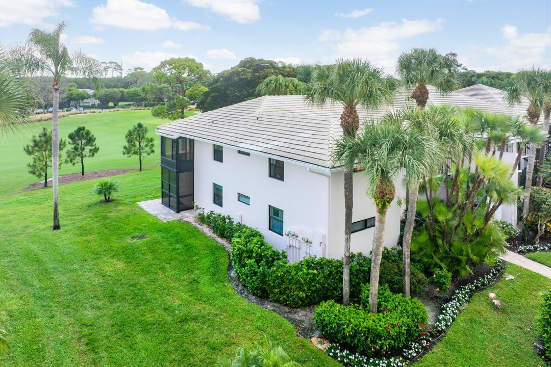 For Sale: $325,000 (2 beds, 2 baths, 1737 Square Feet)