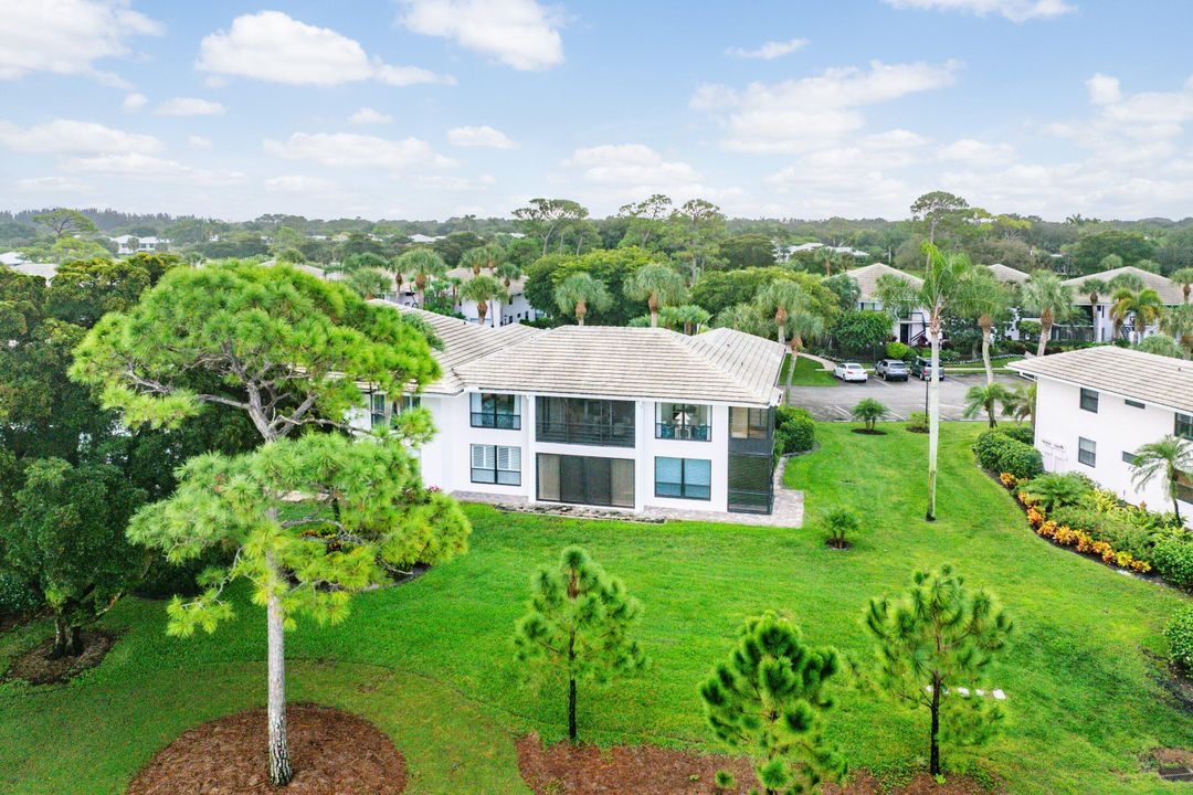 For Sale: $325,000 (2 beds, 2 baths, 1737 Square Feet)