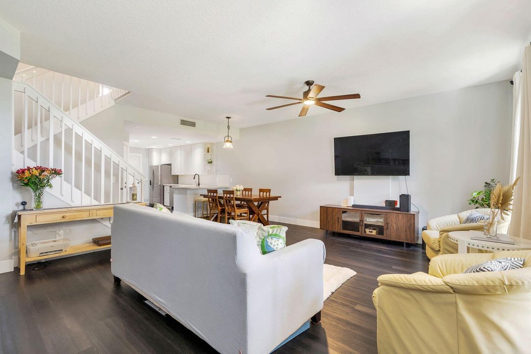 На продажу: $570,000 (3 спален, 2 ванн, 1611 Квадратных фут)