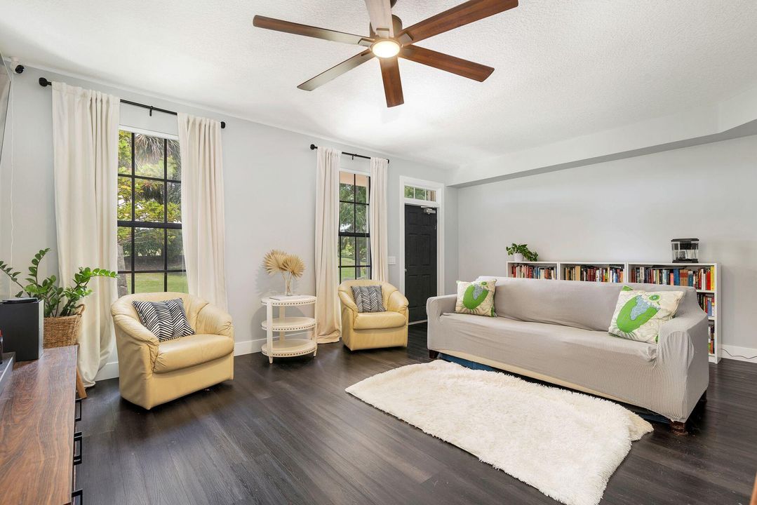 На продажу: $570,000 (3 спален, 2 ванн, 1611 Квадратных фут)