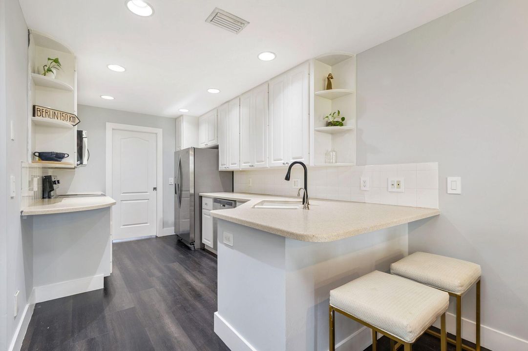 На продажу: $570,000 (3 спален, 2 ванн, 1611 Квадратных фут)