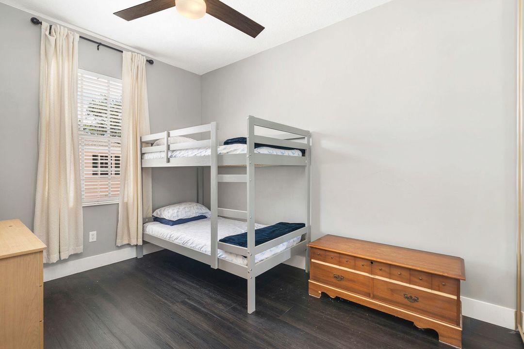 На продажу: $570,000 (3 спален, 2 ванн, 1611 Квадратных фут)