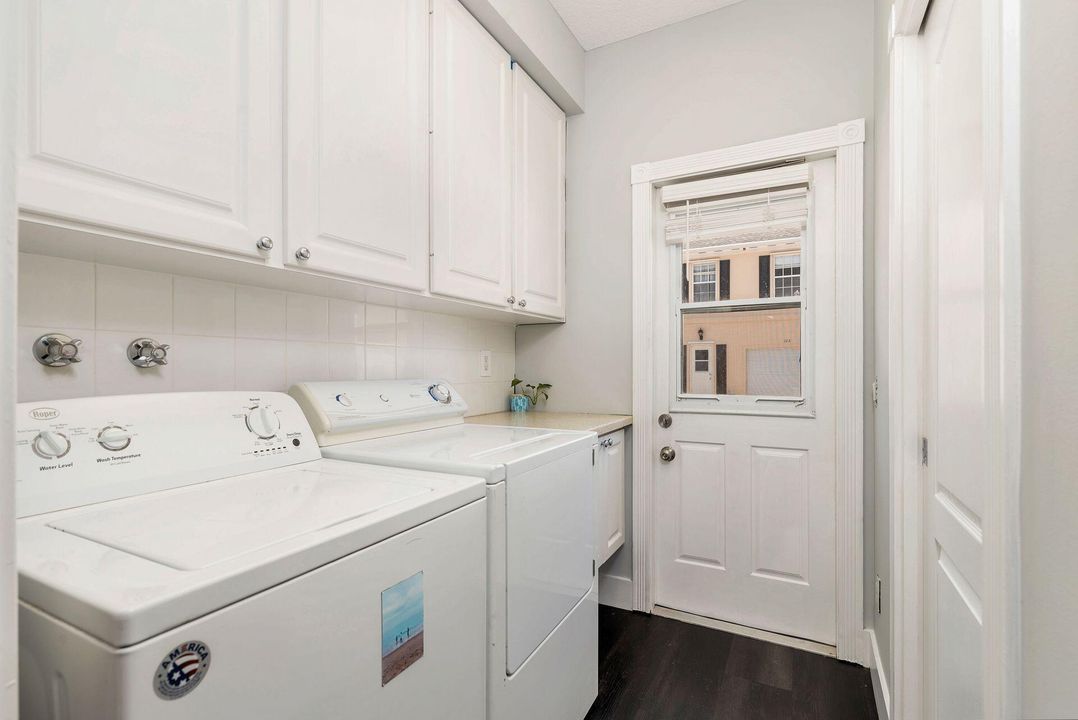 На продажу: $570,000 (3 спален, 2 ванн, 1611 Квадратных фут)