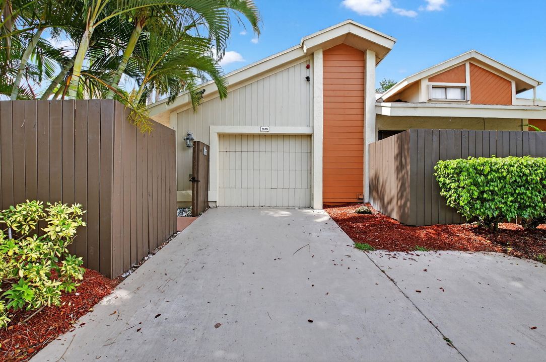 For Rent: $3,800 (2 beds, 2 baths, 1627 Square Feet)