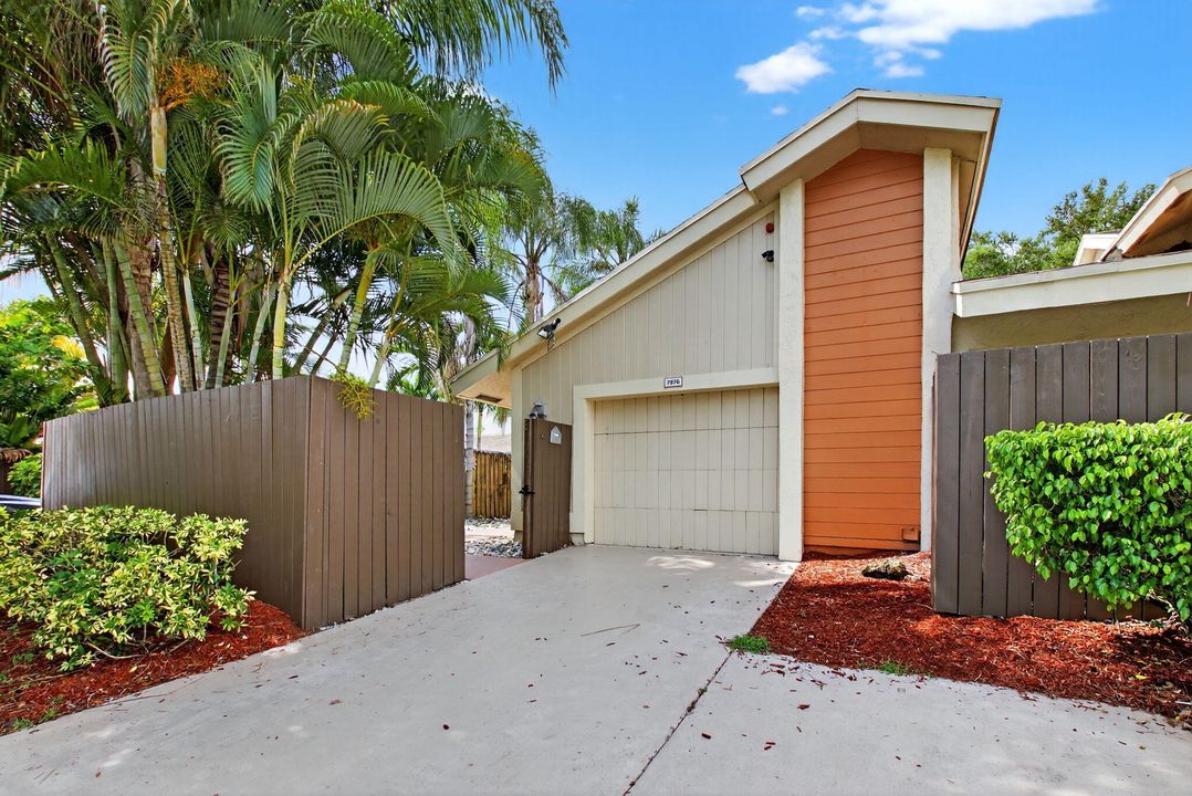 For Rent: $3,800 (2 beds, 2 baths, 1627 Square Feet)