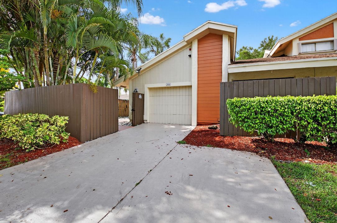 For Rent: $3,800 (2 beds, 2 baths, 1627 Square Feet)