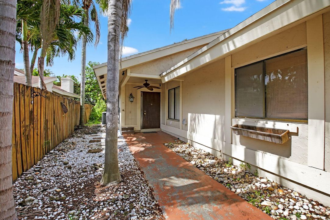 For Rent: $3,800 (2 beds, 2 baths, 1627 Square Feet)