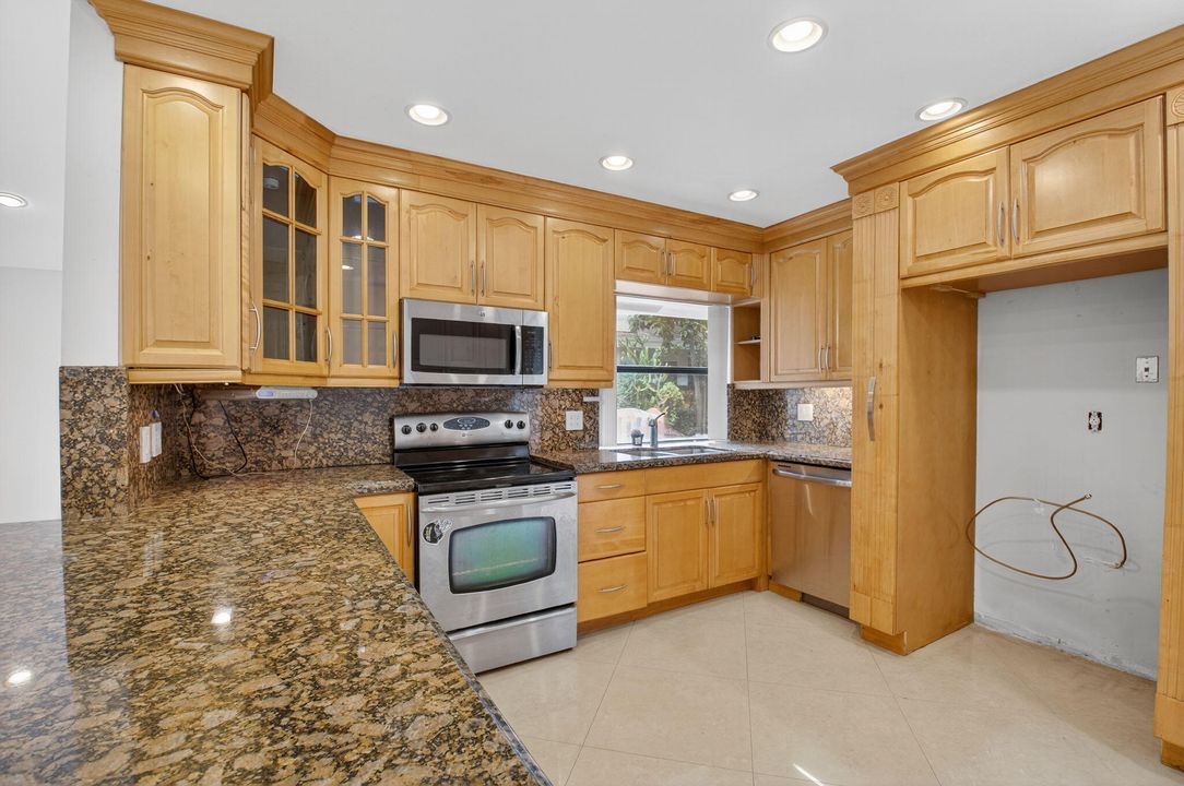 For Rent: $3,800 (2 beds, 2 baths, 1627 Square Feet)