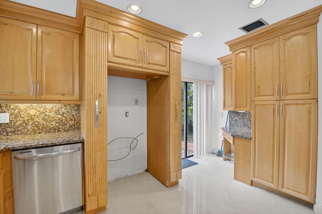 For Rent: $3,800 (2 beds, 2 baths, 1627 Square Feet)