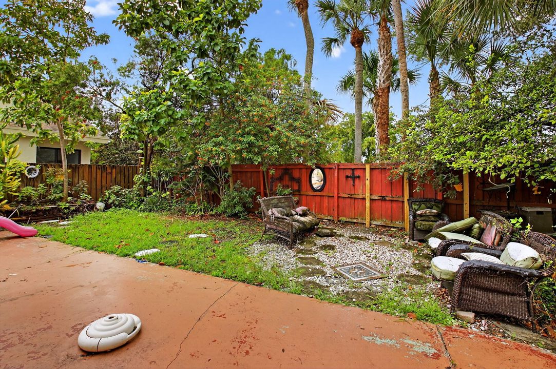 For Rent: $3,800 (2 beds, 2 baths, 1627 Square Feet)