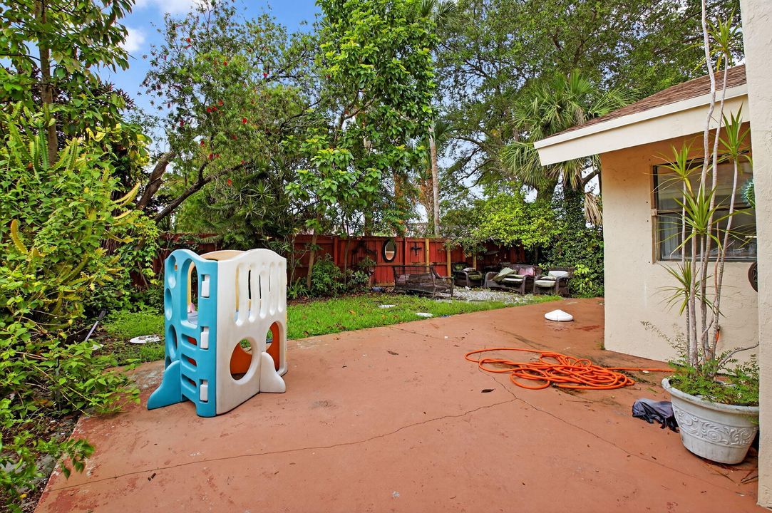 For Rent: $3,800 (2 beds, 2 baths, 1627 Square Feet)