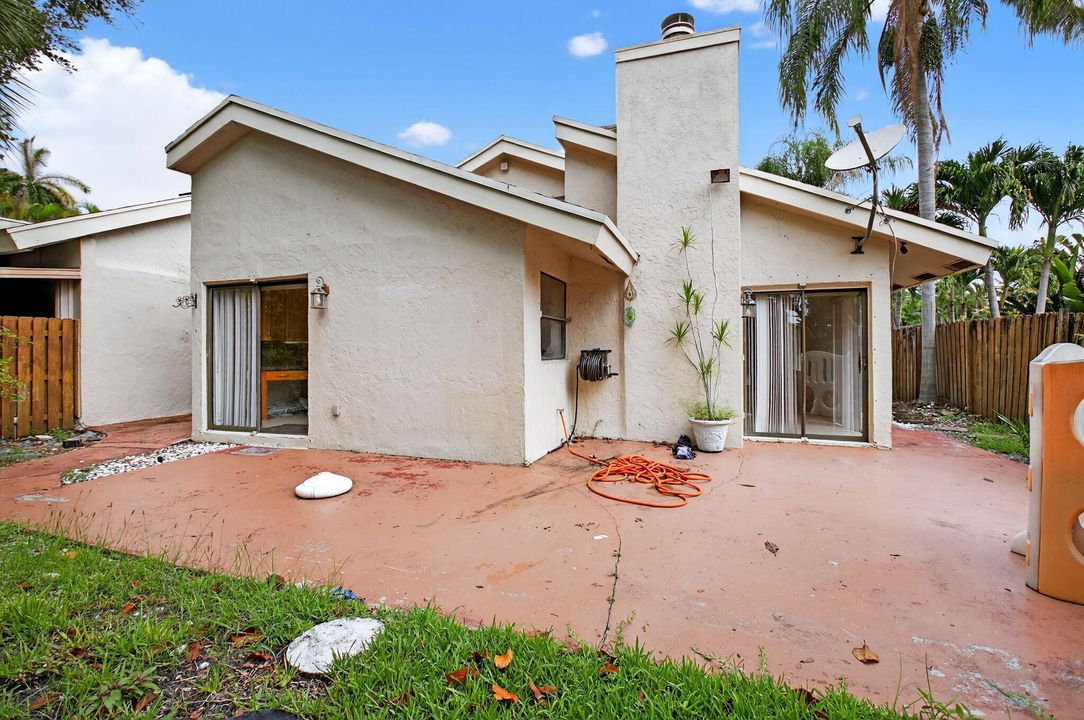 For Rent: $3,800 (2 beds, 2 baths, 1627 Square Feet)