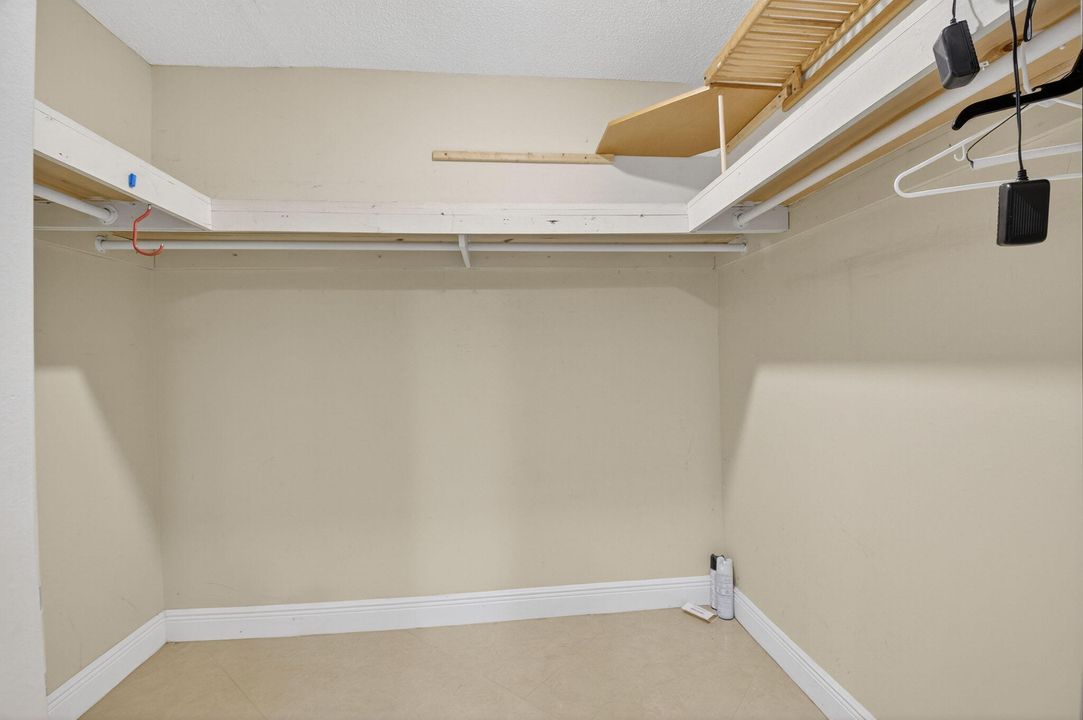 For Rent: $3,800 (2 beds, 2 baths, 1627 Square Feet)