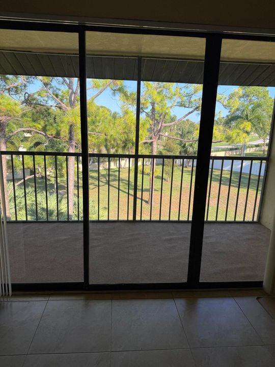 For Sale: $219,900 (2 beds, 2 baths, 1068 Square Feet)