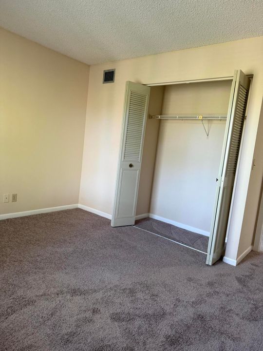 For Sale: $219,900 (2 beds, 2 baths, 1068 Square Feet)