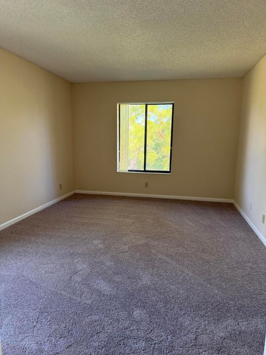 For Sale: $219,900 (2 beds, 2 baths, 1068 Square Feet)