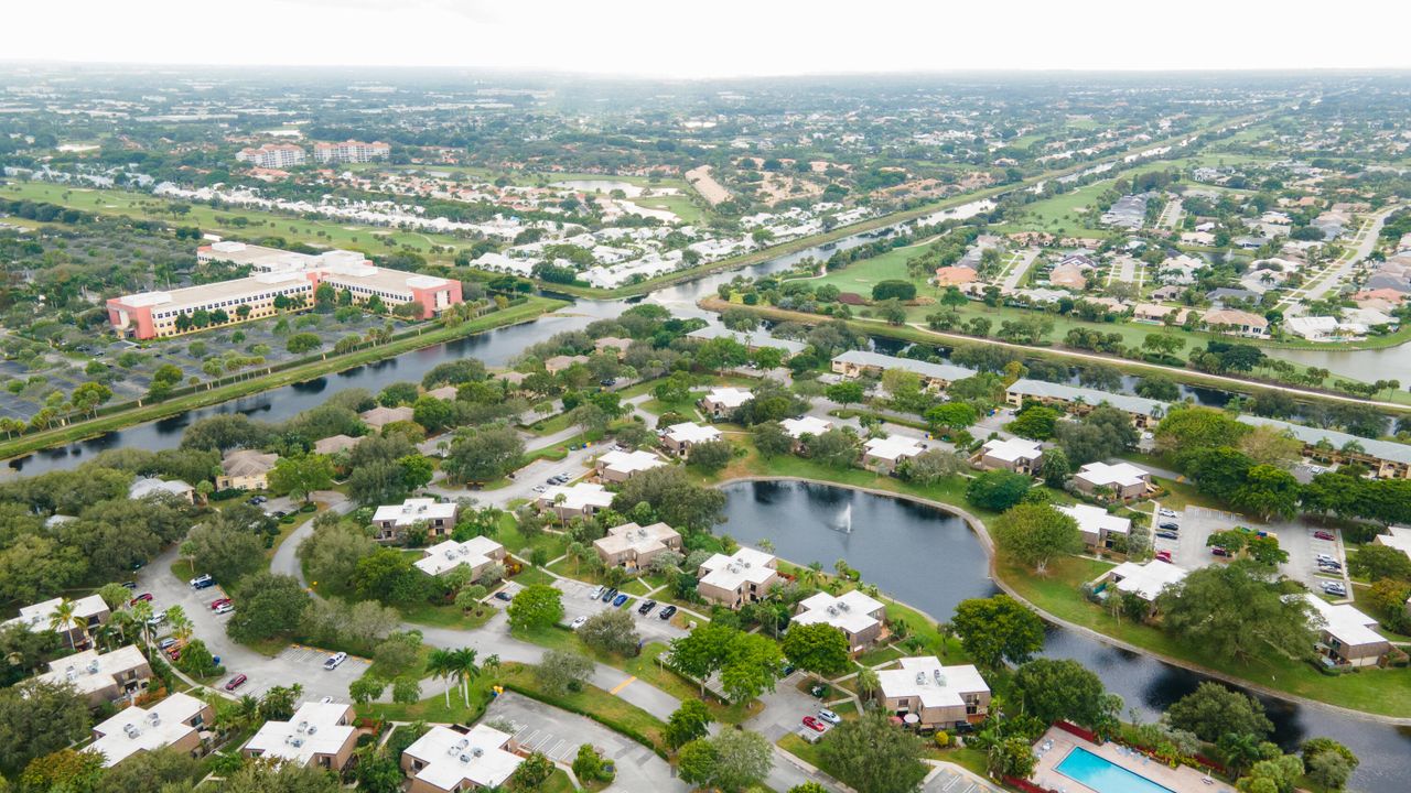 На продажу: $399,900 (2 спален, 2 ванн, 1166 Квадратных фут)