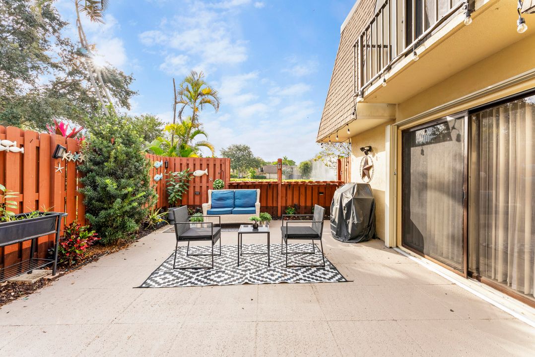 На продажу: $399,900 (2 спален, 2 ванн, 1166 Квадратных фут)