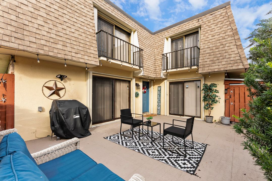 На продажу: $399,900 (2 спален, 2 ванн, 1166 Квадратных фут)