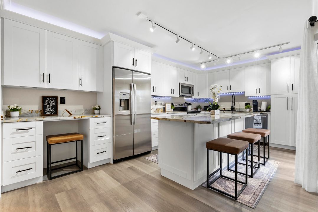 На продажу: $399,900 (2 спален, 2 ванн, 1166 Квадратных фут)