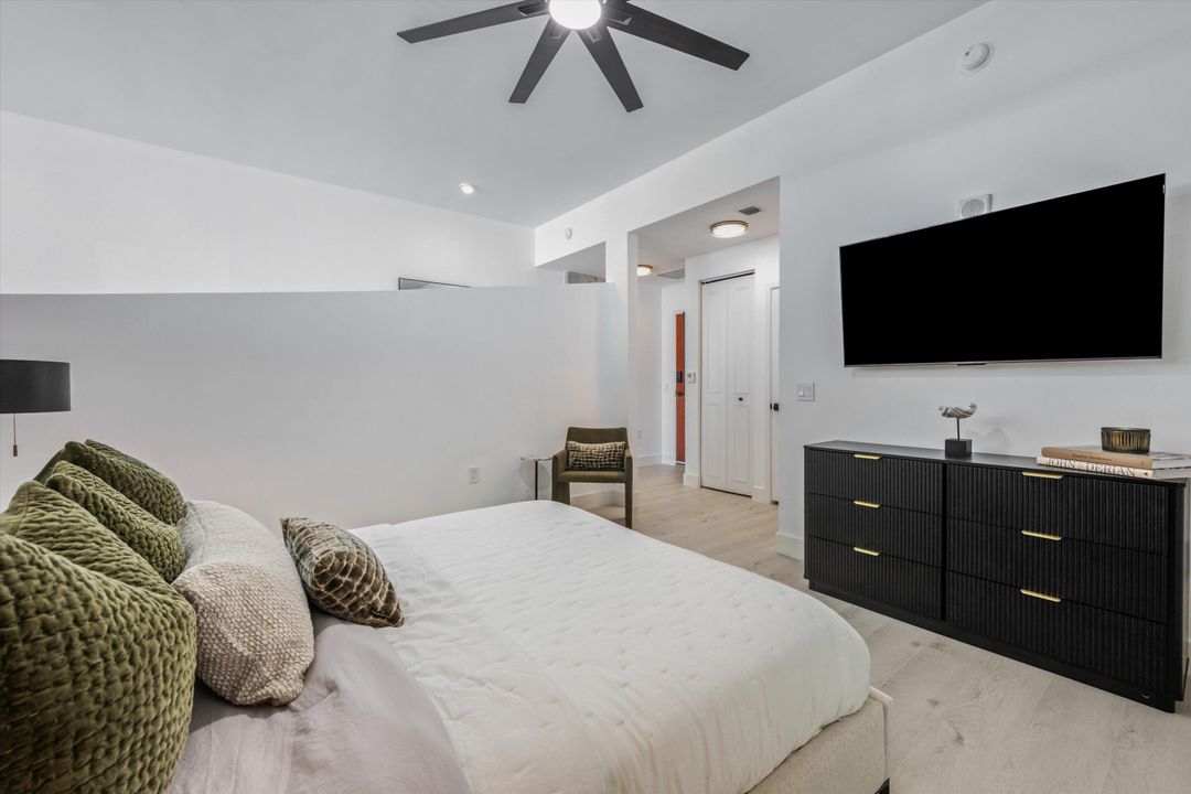 出租: $5,000 (1 贝兹, 1 浴室, 774 平方英尺)