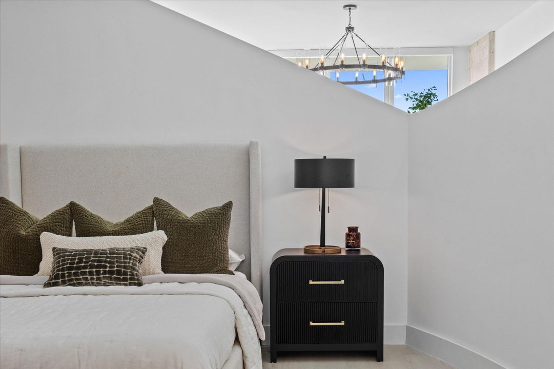 出租: $5,000 (1 贝兹, 1 浴室, 774 平方英尺)