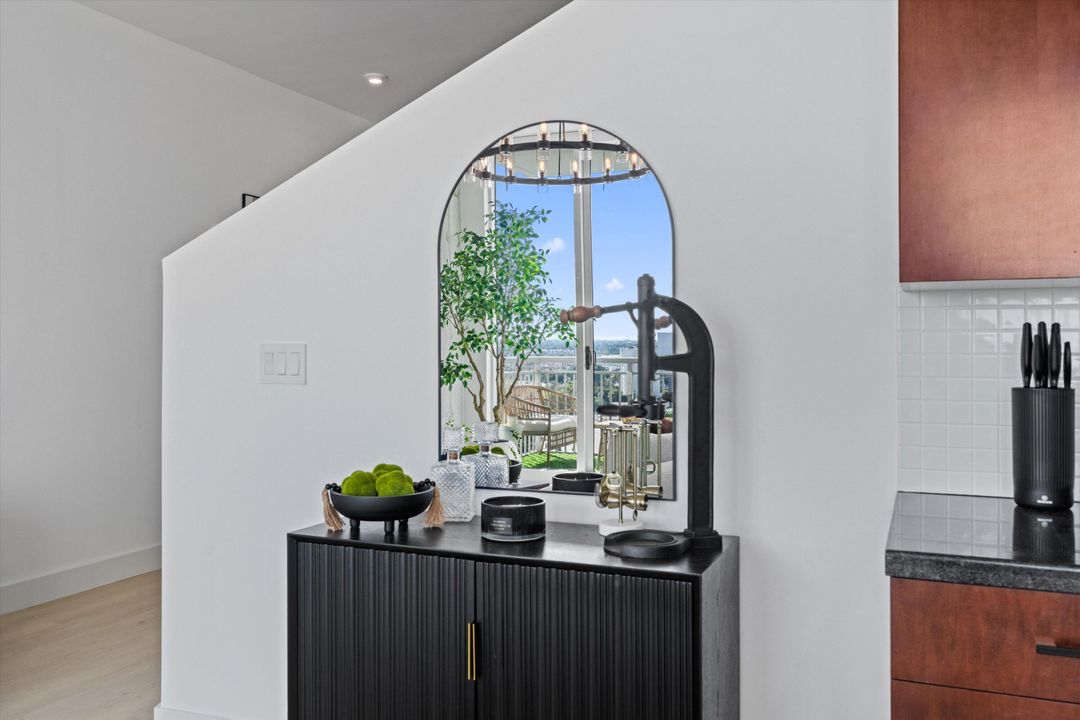 出租: $5,000 (1 贝兹, 1 浴室, 774 平方英尺)