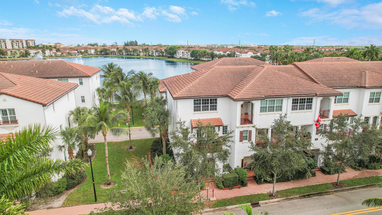 На продажу: $560,000 (3 спален, 3 ванн, 1919 Квадратных фут)