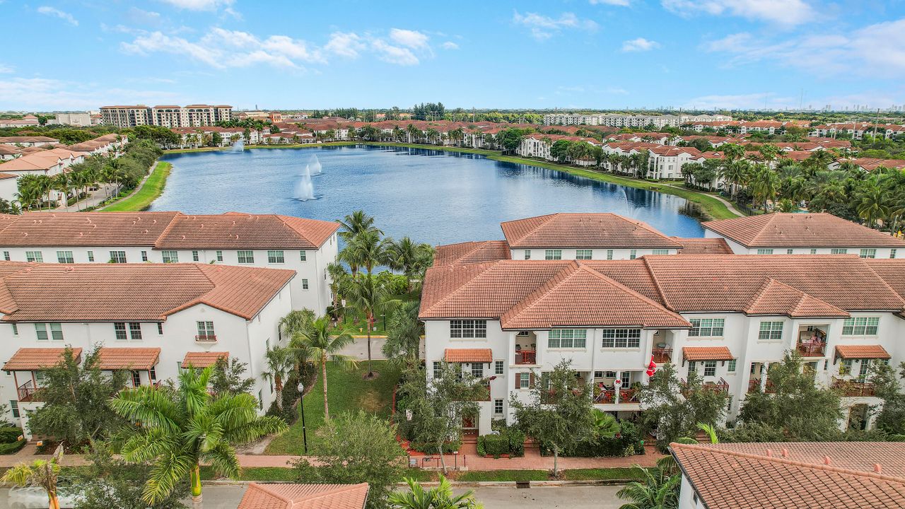 На продажу: $560,000 (3 спален, 3 ванн, 1919 Квадратных фут)