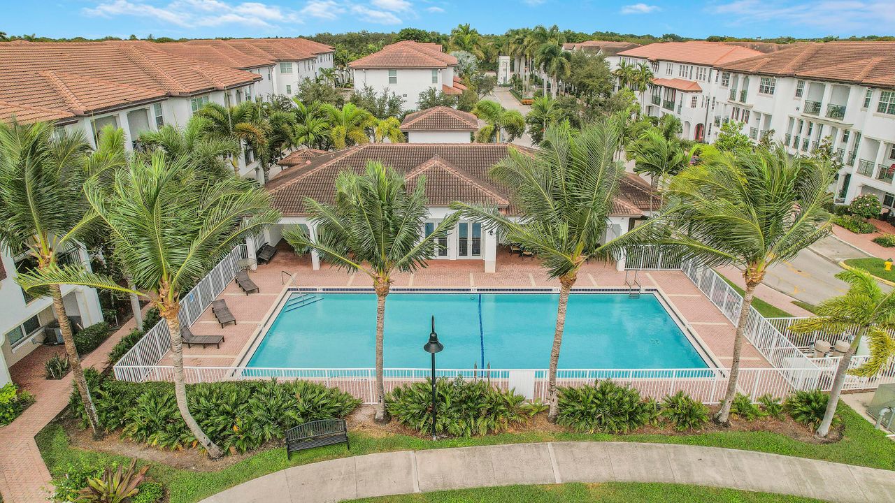 На продажу: $560,000 (3 спален, 3 ванн, 1919 Квадратных фут)