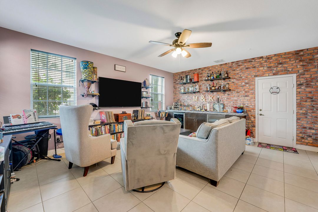 На продажу: $560,000 (3 спален, 3 ванн, 1919 Квадратных фут)