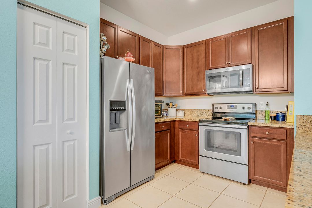 На продажу: $560,000 (3 спален, 3 ванн, 1919 Квадратных фут)