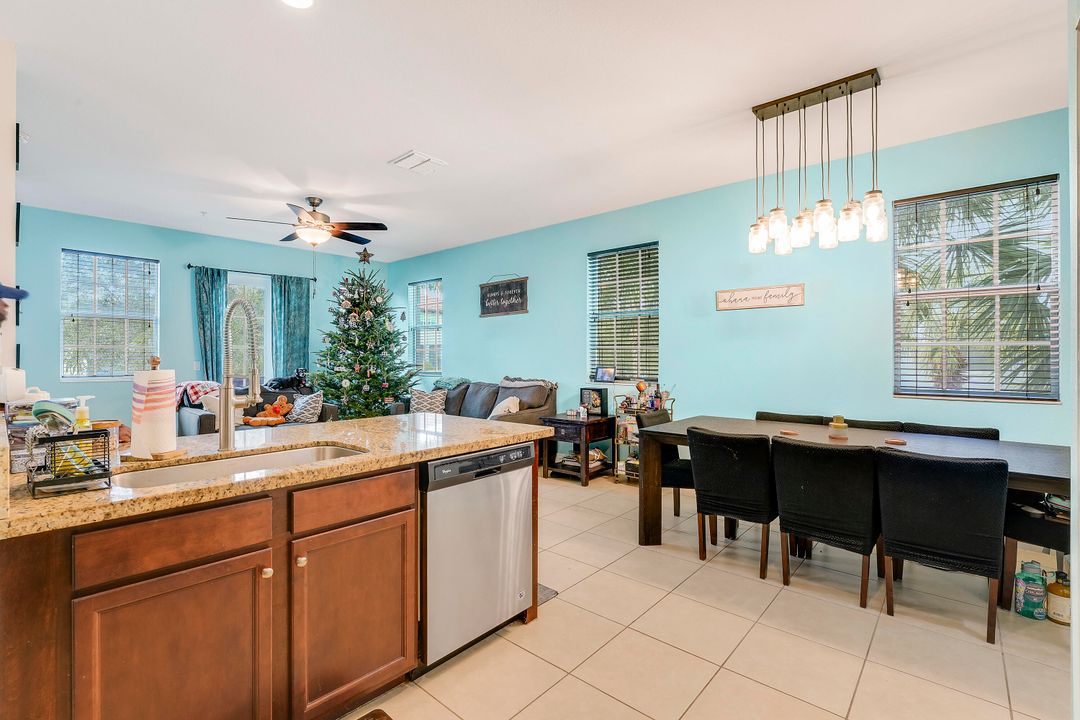 На продажу: $560,000 (3 спален, 3 ванн, 1919 Квадратных фут)