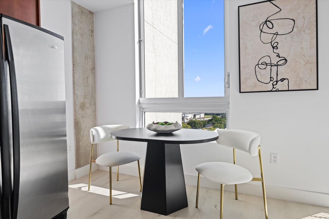 出租: $5,000 (1 贝兹, 1 浴室, 774 平方英尺)