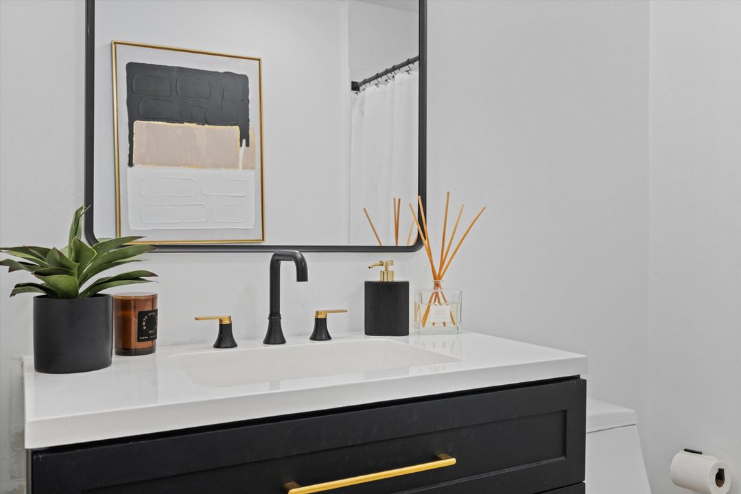 出租: $5,000 (1 贝兹, 1 浴室, 774 平方英尺)