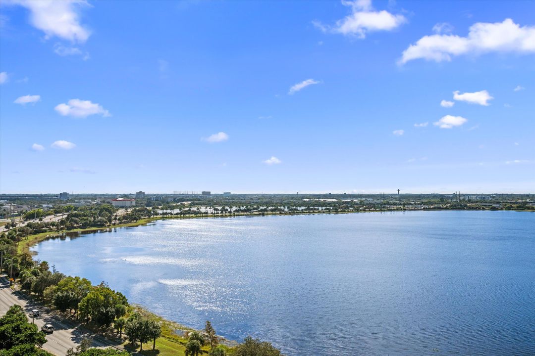 出租: $5,000 (1 贝兹, 1 浴室, 774 平方英尺)