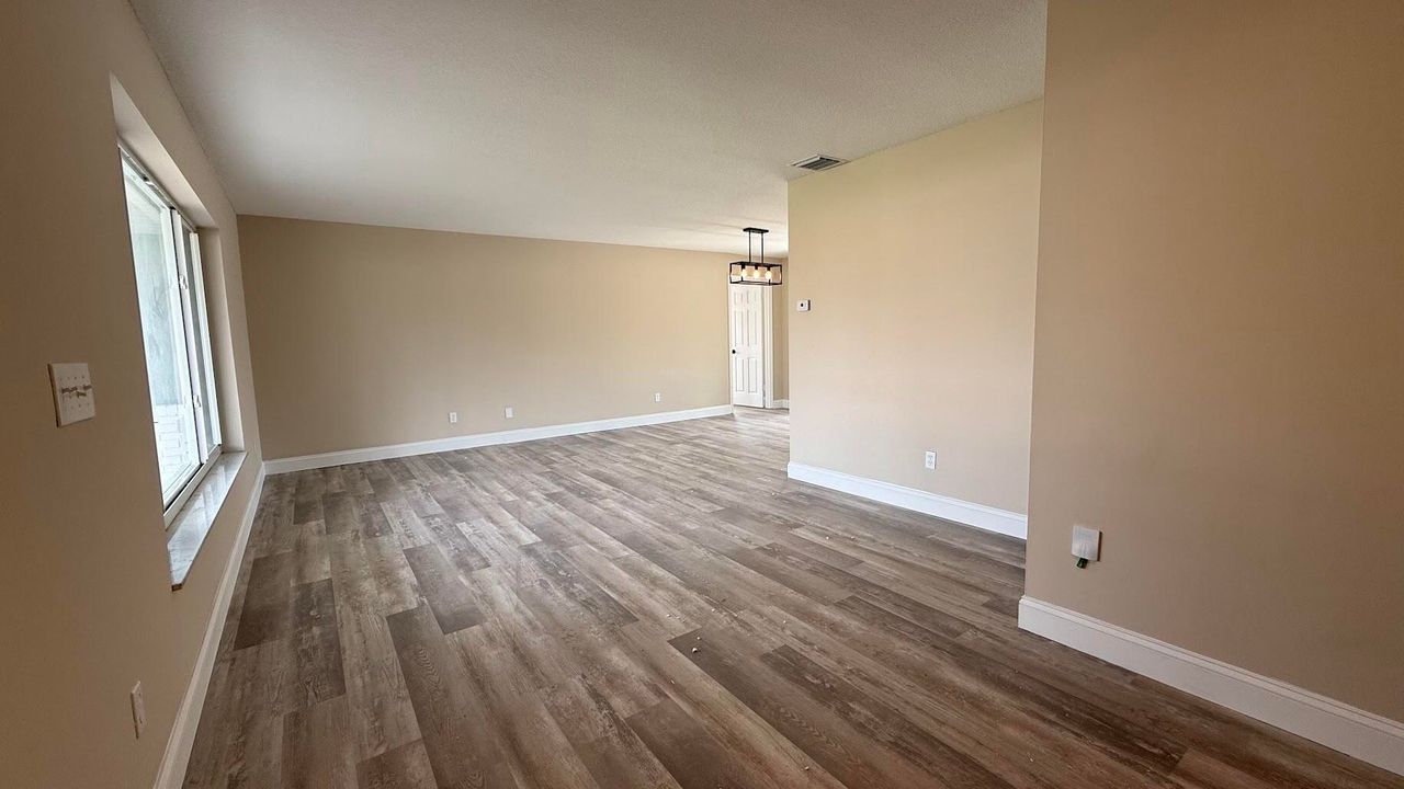 待售: $370,000 (3 贝兹, 2 浴室, 1734 平方英尺)