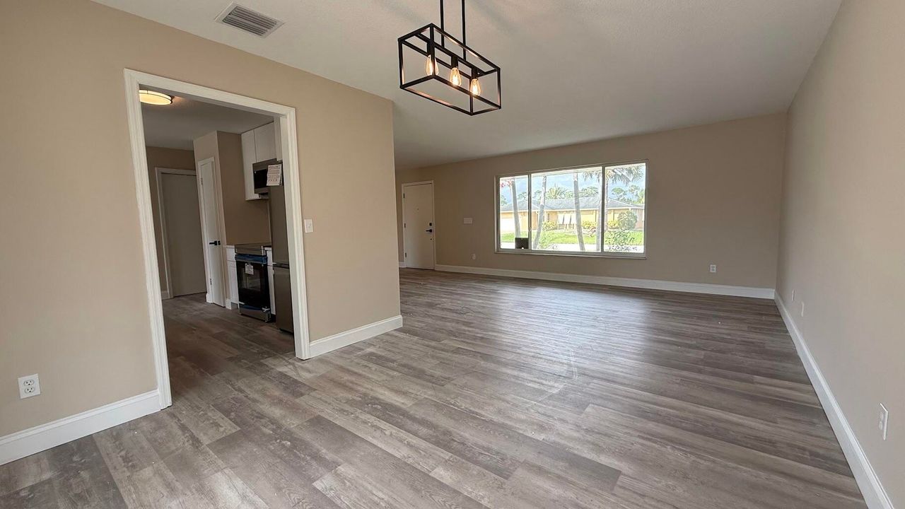 待售: $370,000 (3 贝兹, 2 浴室, 1734 平方英尺)