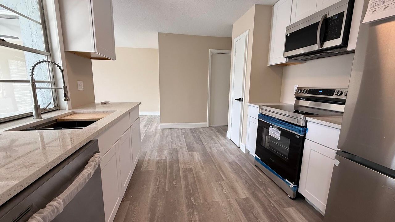 待售: $370,000 (3 贝兹, 2 浴室, 1734 平方英尺)