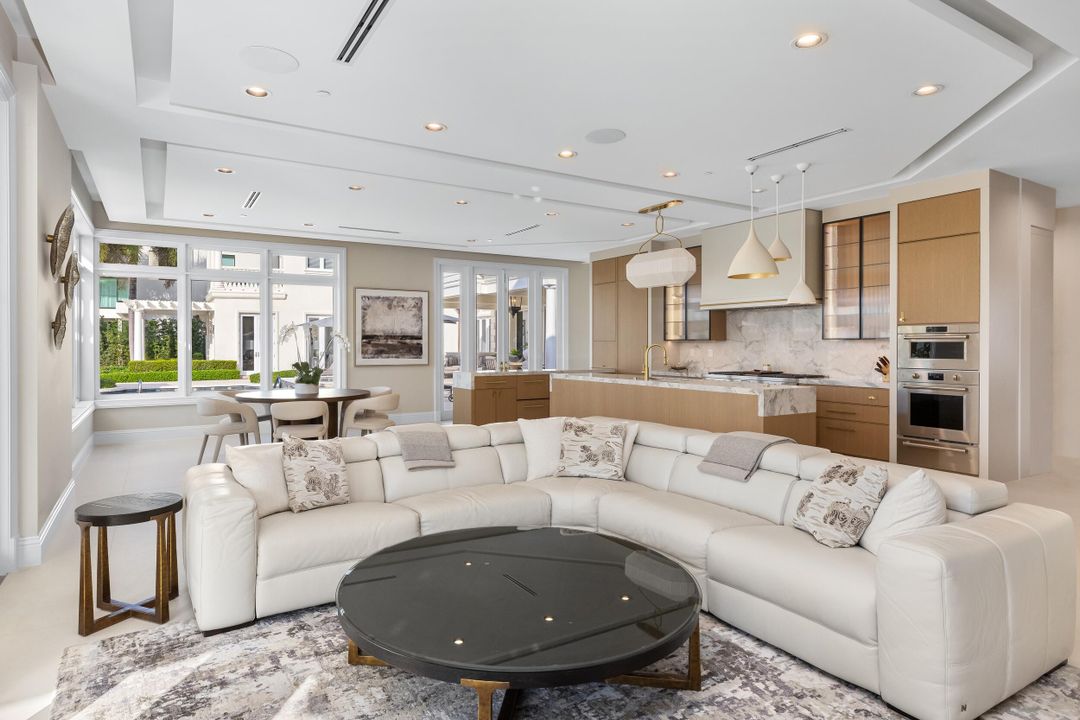 待售: $27,500,000 (6 贝兹, 9 浴室, 12055 平方英尺)