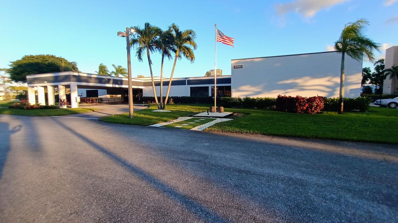 На продажу: $205,000 (2 спален, 2 ванн, 1330 Квадратных фут)