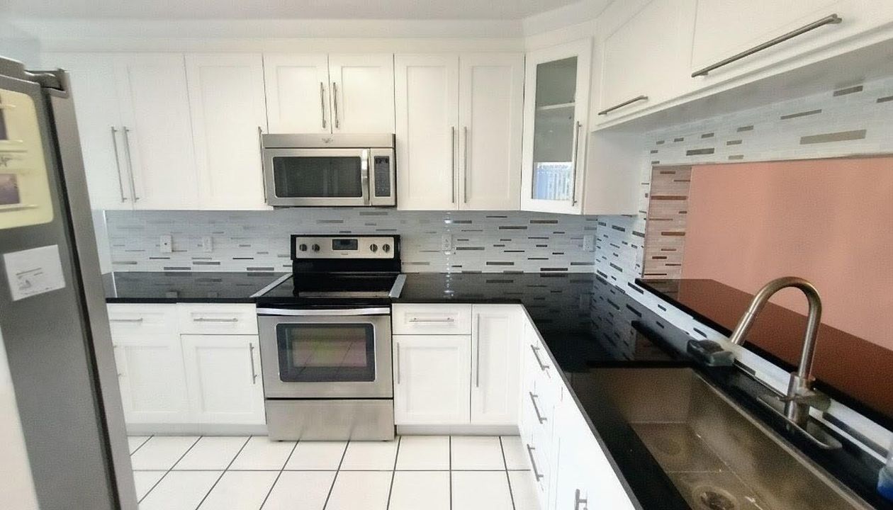 На продажу: $205,000 (2 спален, 2 ванн, 1330 Квадратных фут)